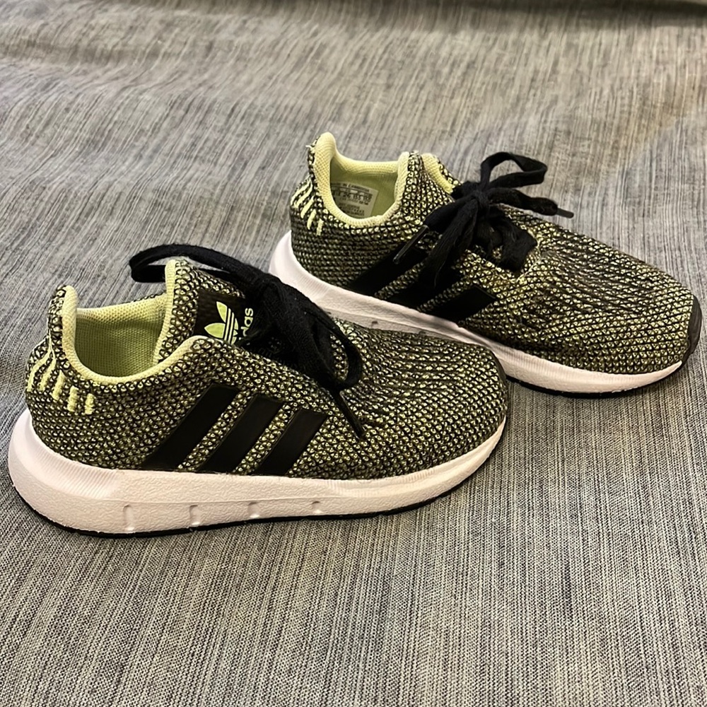 Unisex Adidas running shoes 9K